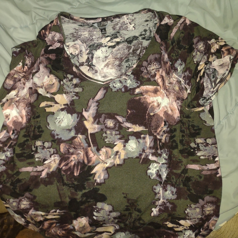 Short sleeve blouse by Vera wang